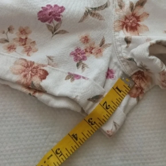 American Eagle Outfitters High Waist Cream and Pink Floral Shorts - Picture 5 of 6